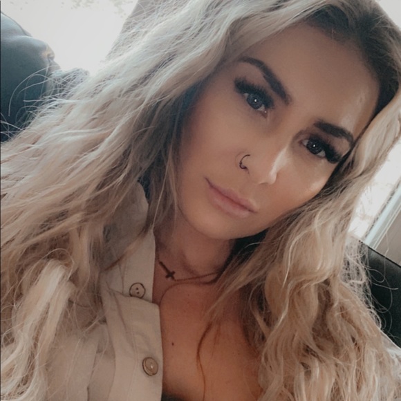 Meet your Posher, Lauren - Picture 1 of 1